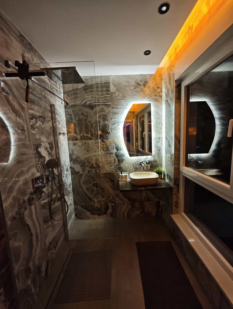 Attico di lusso a Okrug Gornji/Čiovo con terrazza sul tetto